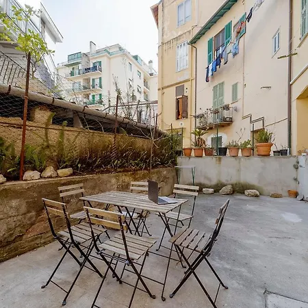 Il Gattino di Sanremo 2 - camera centro e stazione del treno Appartamento